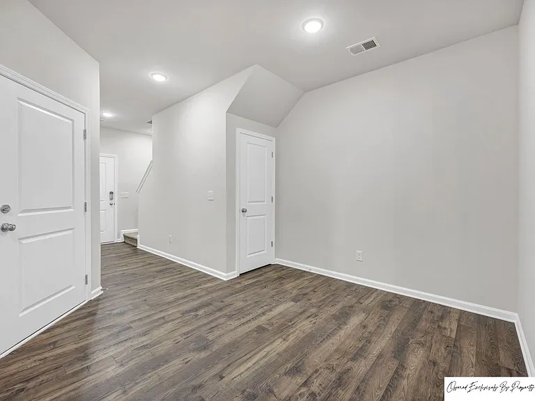 223 Sunny Hill Dr — Photo 4