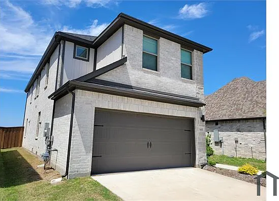 2401 Green River Rd — Photo 10