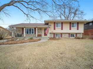 7217 Ridgemont Dr, Urbandale, IA 50322