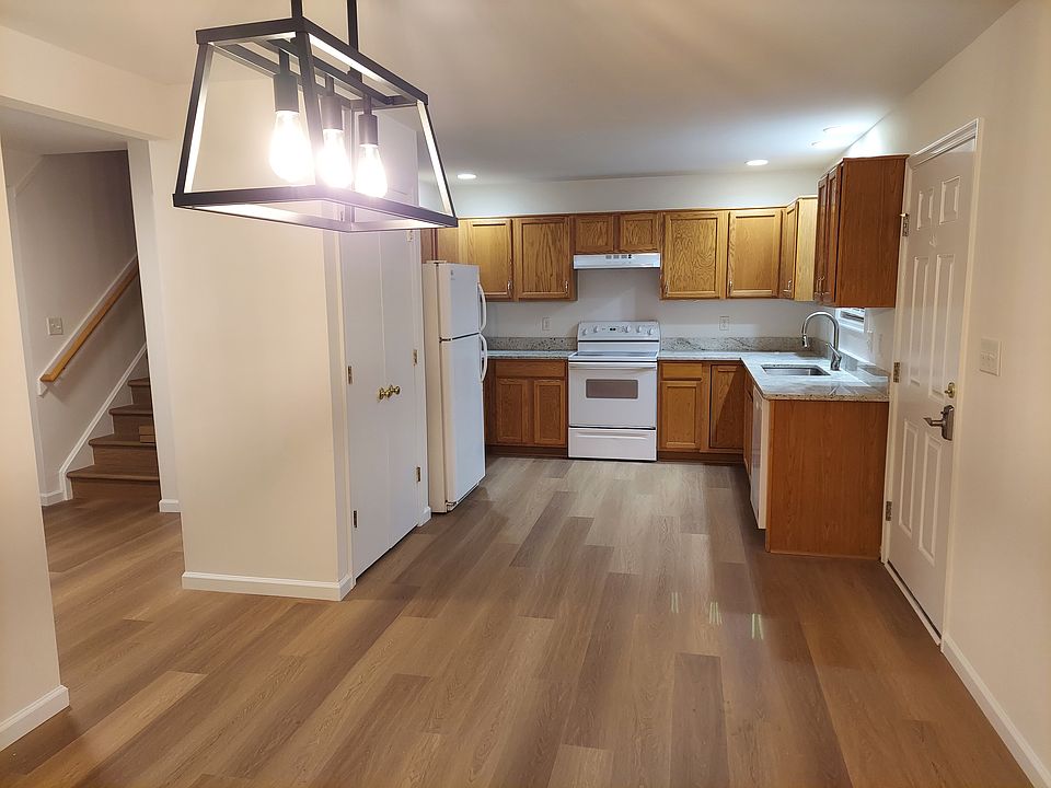 Spacious kitchen and dining area