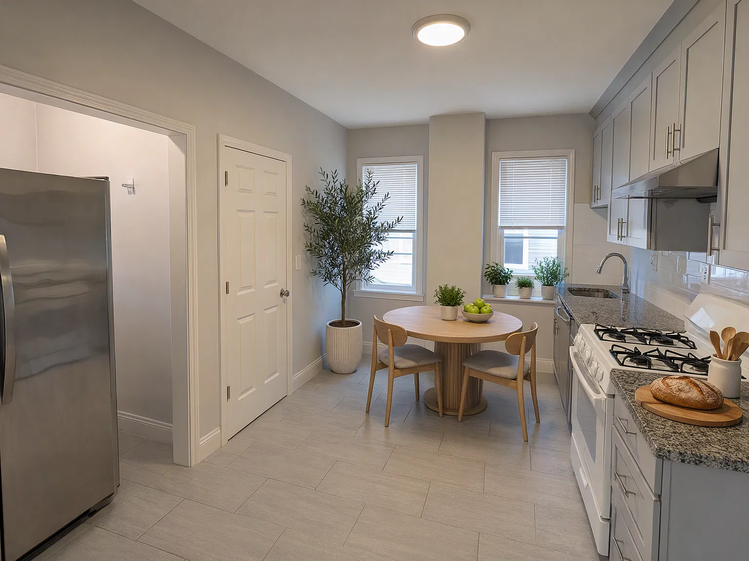 3 bed, 1200 sqft, $3,200 — Photo 2