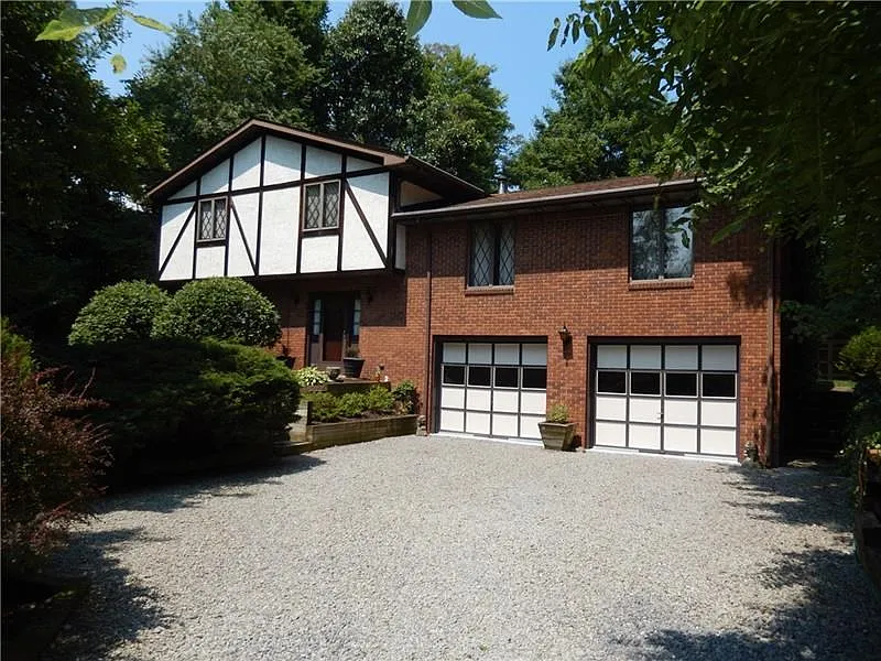 235 Foxglove Dr photo 1