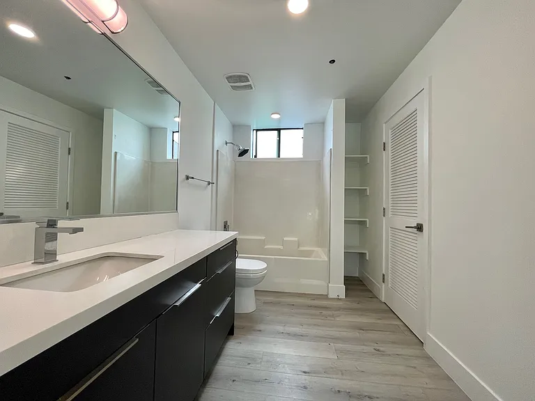 14612 Calvert St #202 — Photo 23