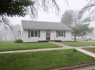 322 Dewey St, Cassville, WI 53806