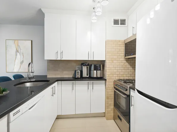 322 West 57th Street 18J image 3 of 6