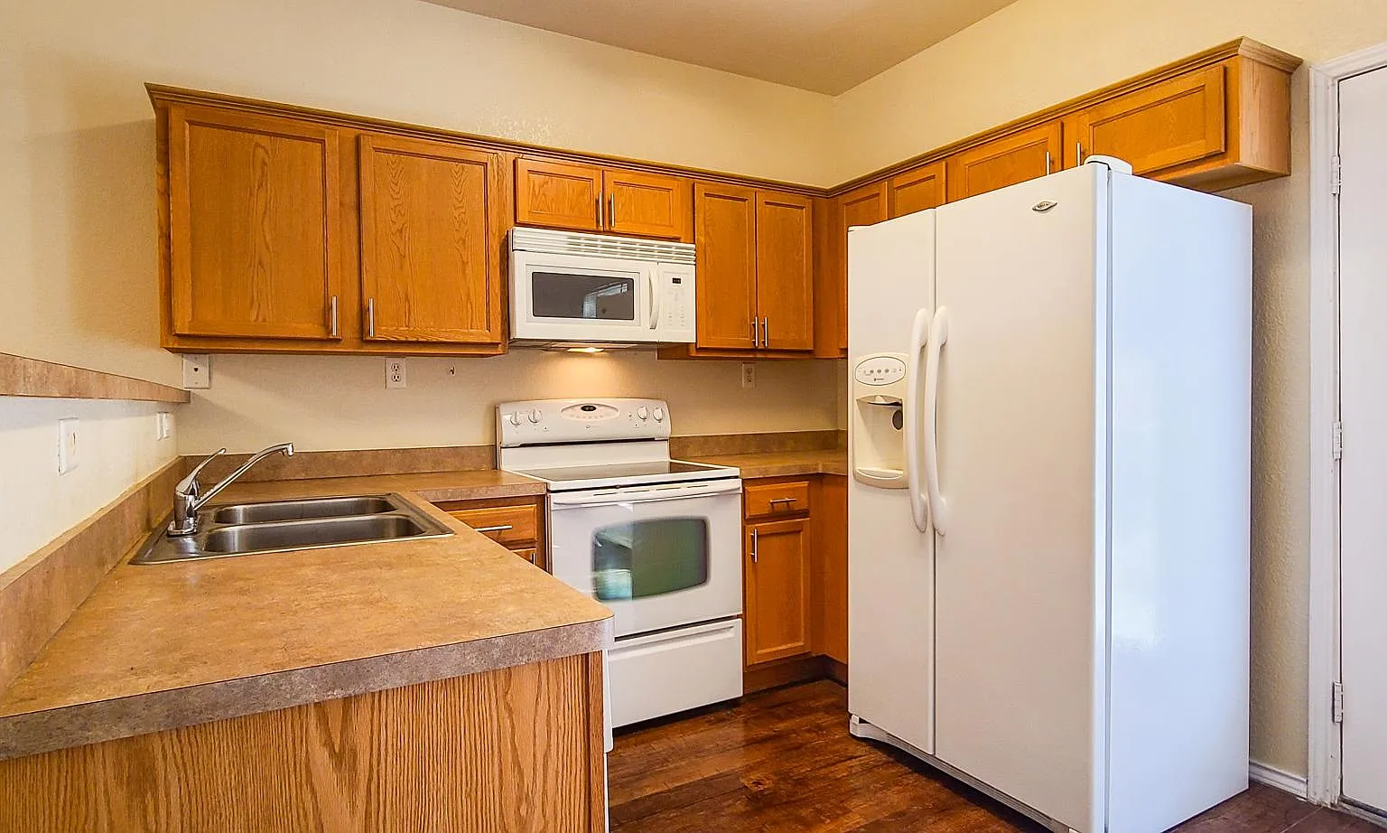 2 bed, 2.5 bath, 1372 sqft, $1,500 — Photo 4