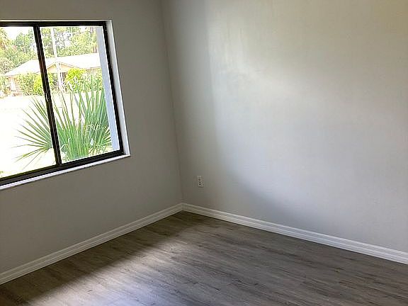 5th image of 1300 Dexter Dr W