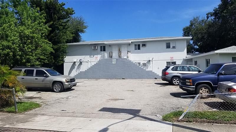 1st image of 126 NW 8th Ave APT 1