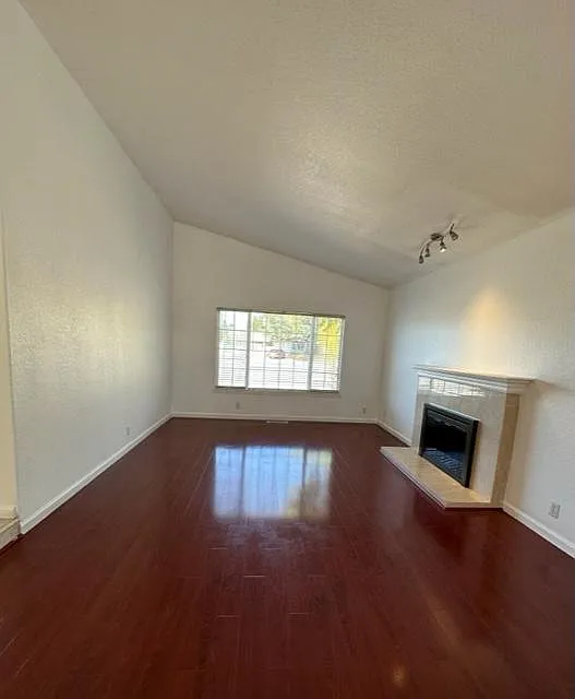 4 bed, 1918 sqft, $4,500 — Photo 4