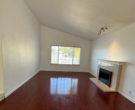 4th image of 3592 Cropley Ave