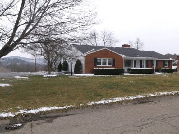 3rd image of 66 Applewood Dr