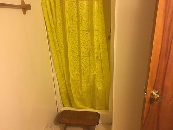 full bathroom (shower)