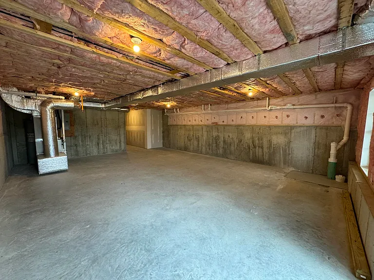 108 Mammoth Rd #B — Photo 22
