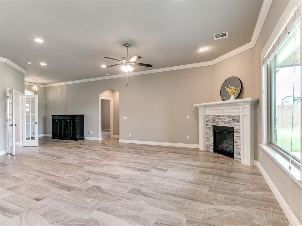 Apartment in Yukon, Canadian - View 4