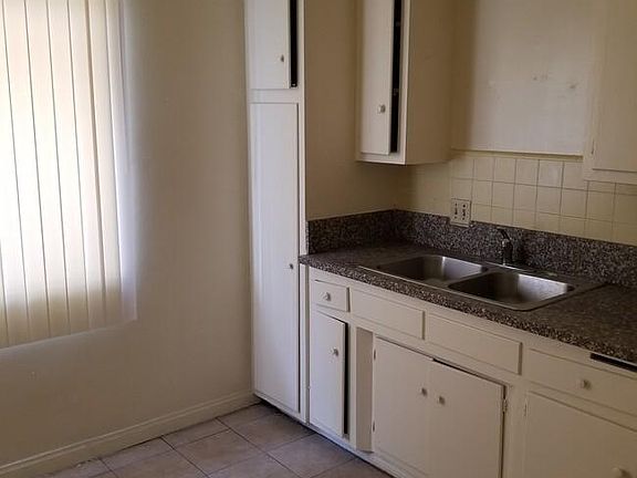 2nd image of 3918 W 113th St APT 4