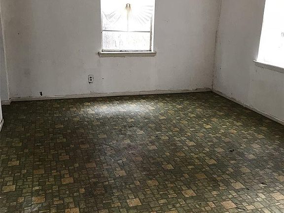 4th image of 1009 E Duval St
