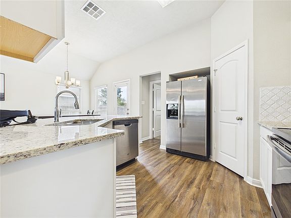 4th image of 2729 Porters Way