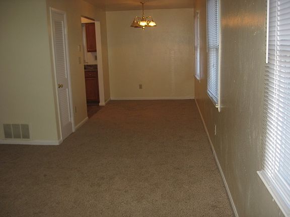 3rd image of 4112 Queenswood Dr APT D