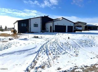 13800 Saddlehorn Dr, Bismarck, ND 58503