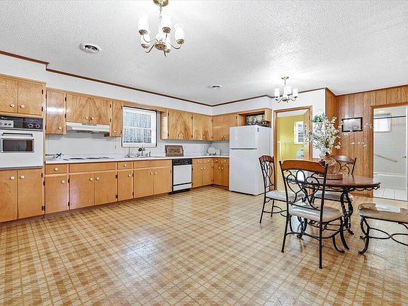 3rd image of 3412 Concord Dr