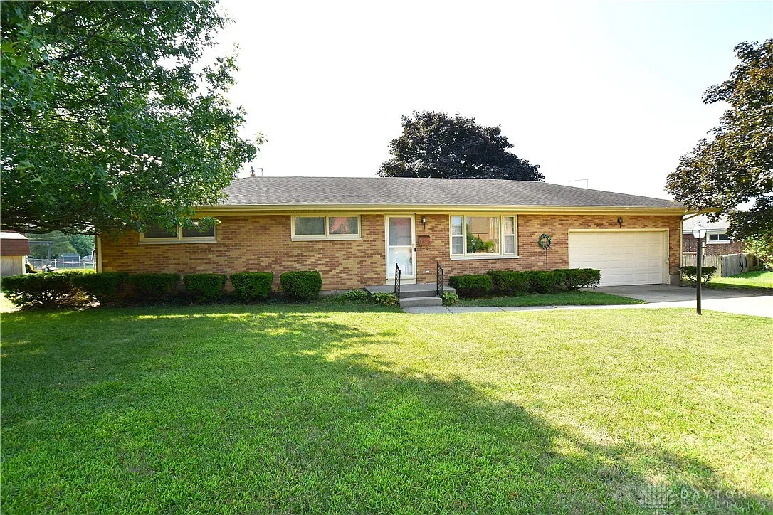 1615 Thomas Dr photo 1