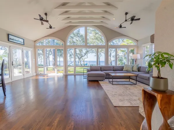 208 Northcliffe Dr, Gulf Breeze, FL 32561