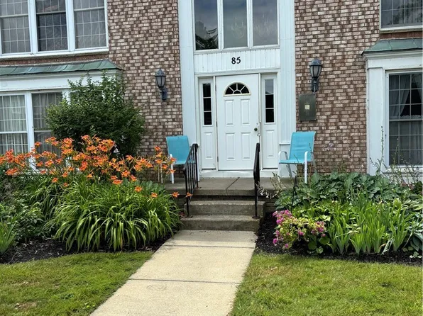 85 Carriage Dr APT 3, Orchard Park, NY 14127