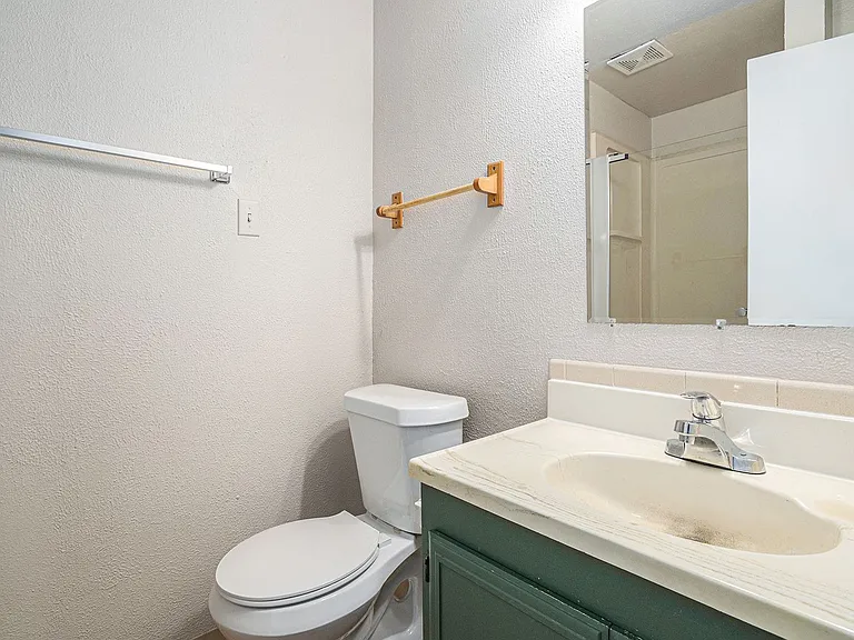 906 Mansfield Dr — Photo 15