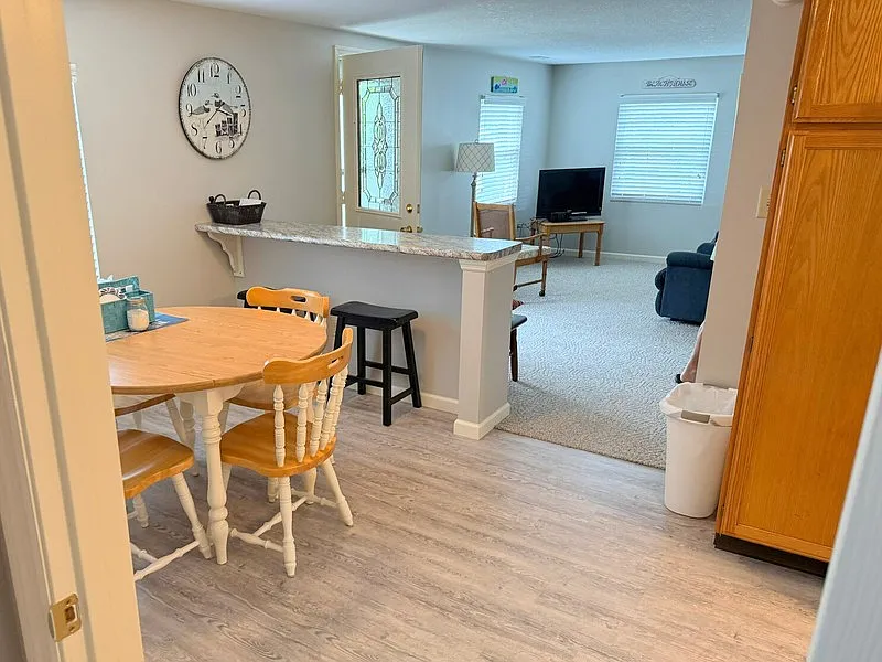 2 bed, 1.0 bath, 960 sqft, $3,250 — Photo 2