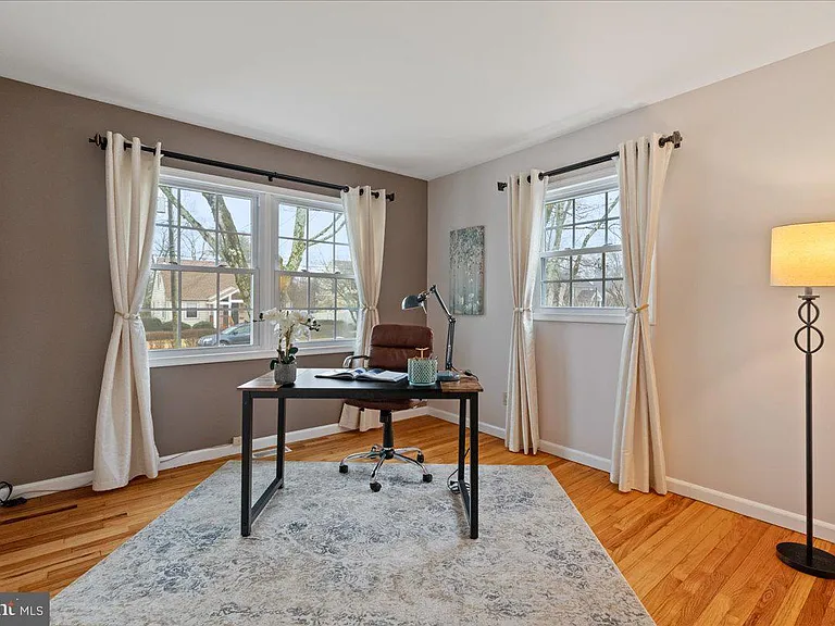 394 Franklin Ave — Photo 16