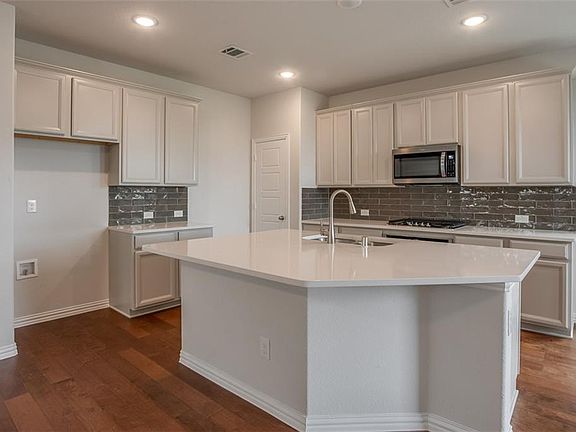 2nd image of 2021 Miramar Dr