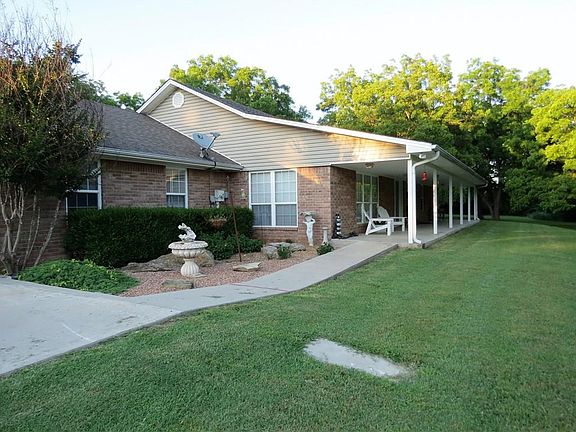3rd image of 210 N Magnolia Ave