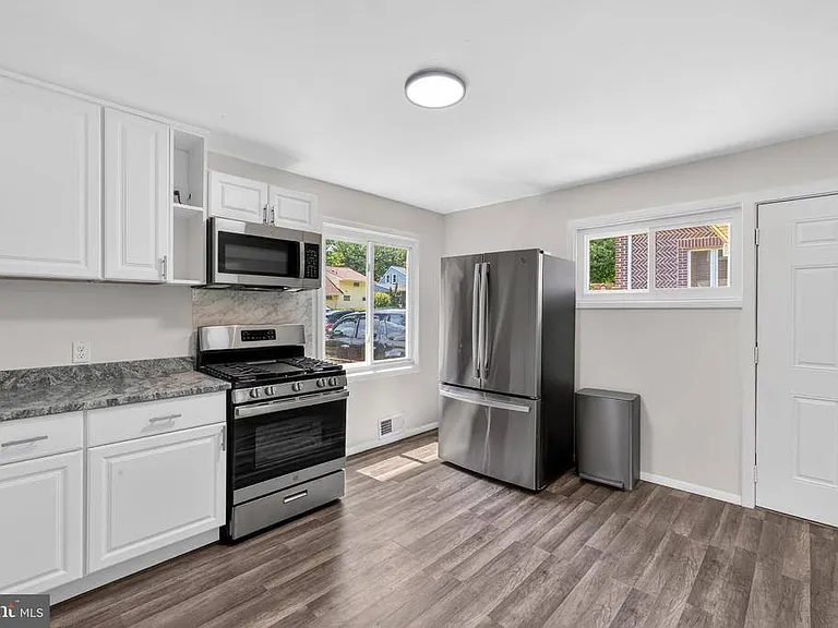 303 Nimitz Ave — Photo 5