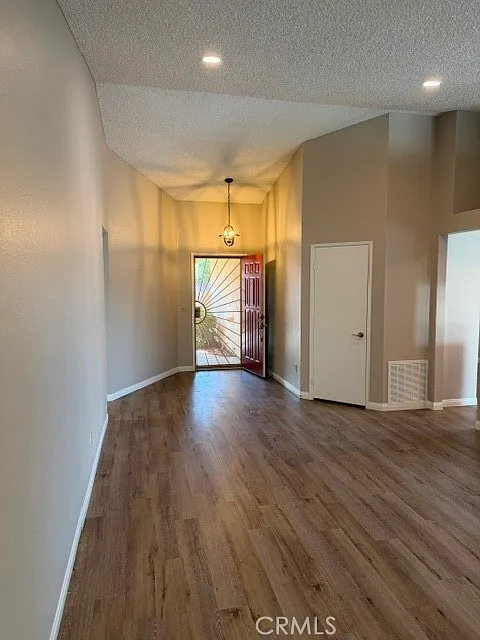 3 bed, 1408 sqft, $2,700 — Photo 4