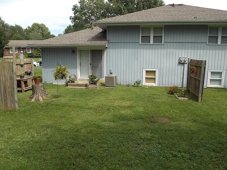 338 N Downey Ave — Photo 5