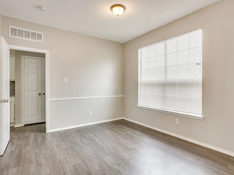 2701 Clovermeadow Dr — Photo 11