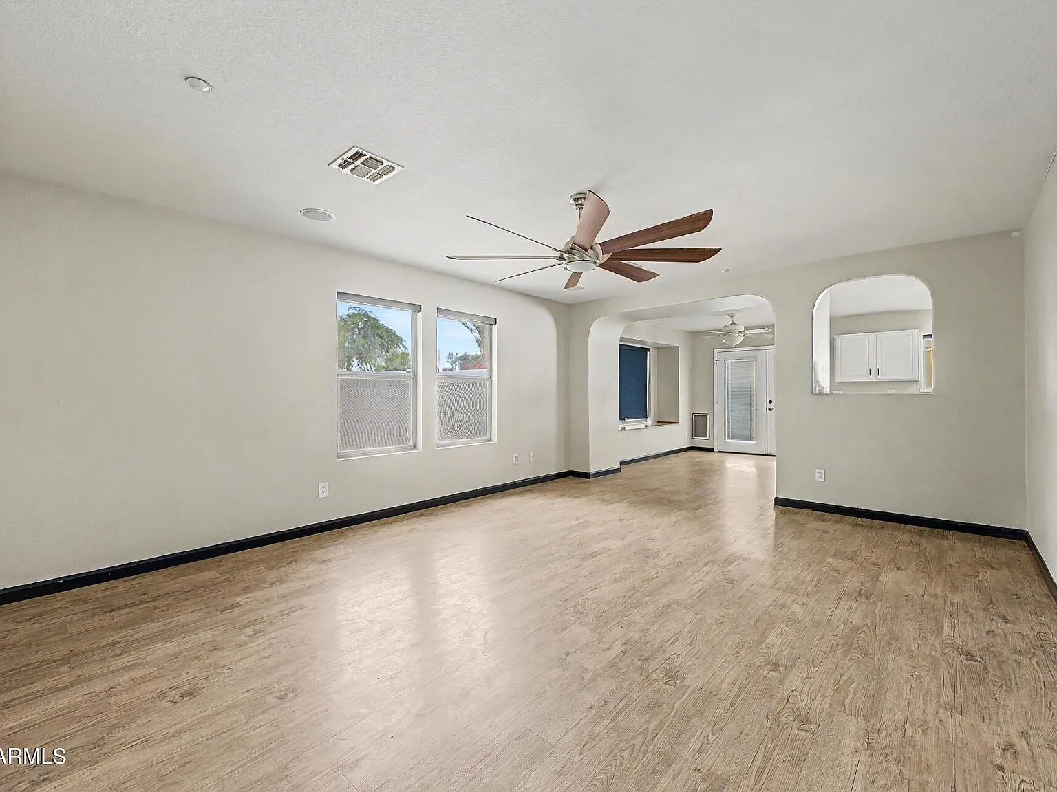 3 bed, 2.0 bath, 1397 sqft, $2,195 — Photo 2