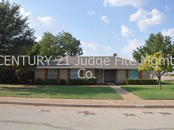 Welcome to 102 Hillcrest St!