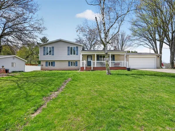 9080 Meadowland Dr, Grand Blanc, MI 48439