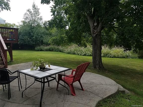 4th image of 7 Aspen Ln