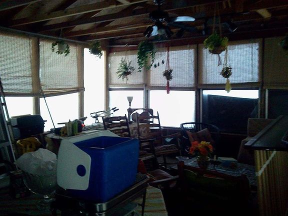 5th image of 105 W James Ave