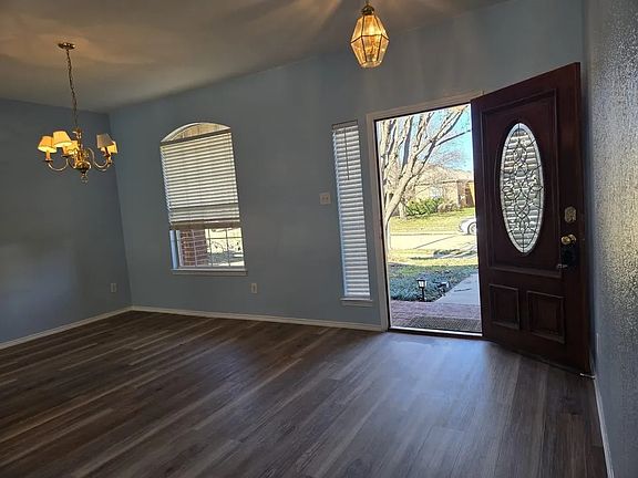 3rd image of 12652 Oakwood Cir