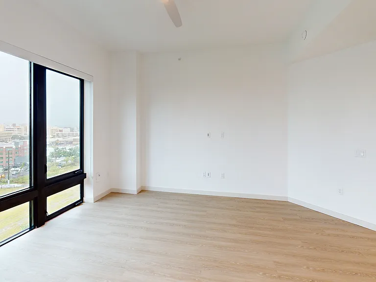 101 N Meridian — Photo 152
