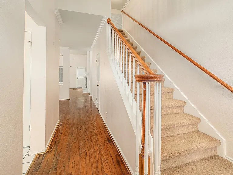 9401 Caracas Dr — Photo 18