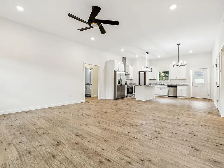 88 Amos Cir — Photo 6