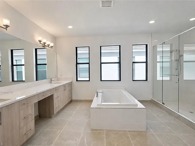 12770 Woodbury Dr — Photo 11