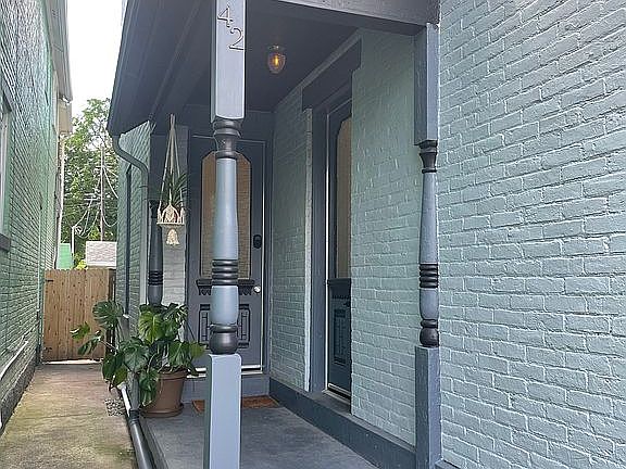 2nd image of 42 Centre St