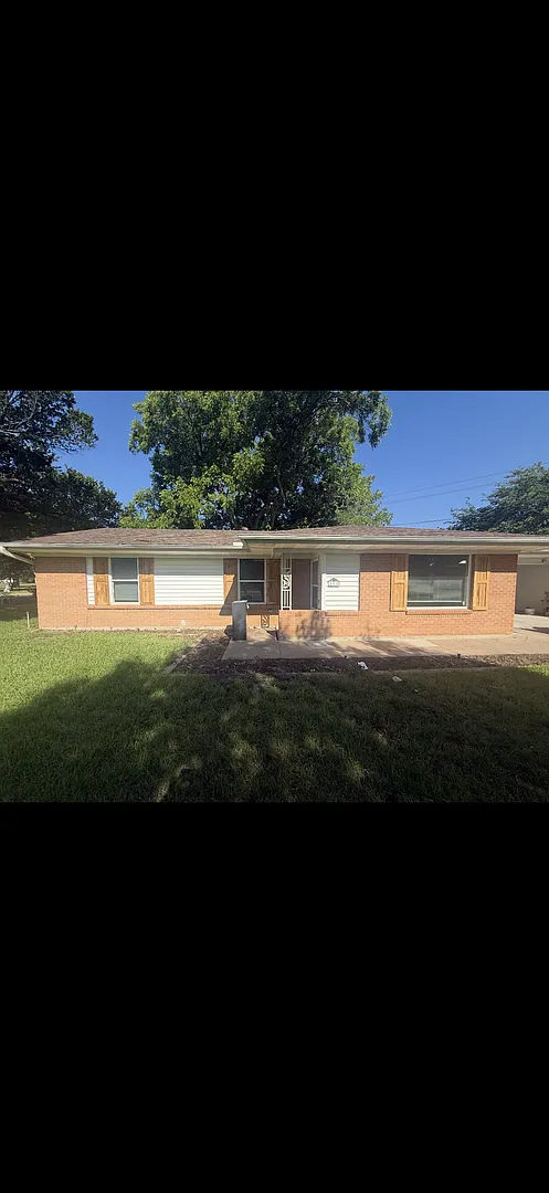 Move In Special $1000 Off 1st Full Months Rent — Photo 2
