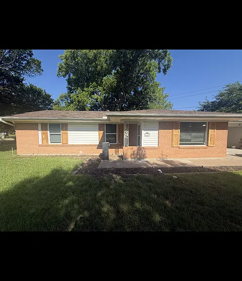 112 SW Murphy Rd — Photo 1