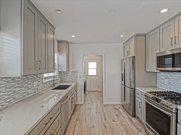 344-348 Calle Miramar — Photo 13